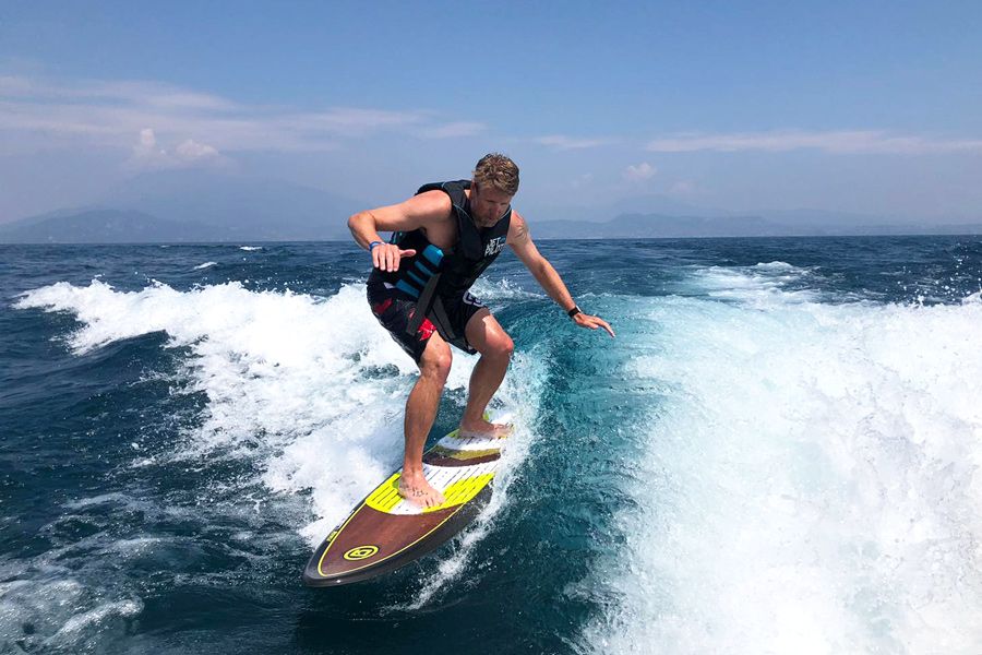 Christian Pichler beim Surfen